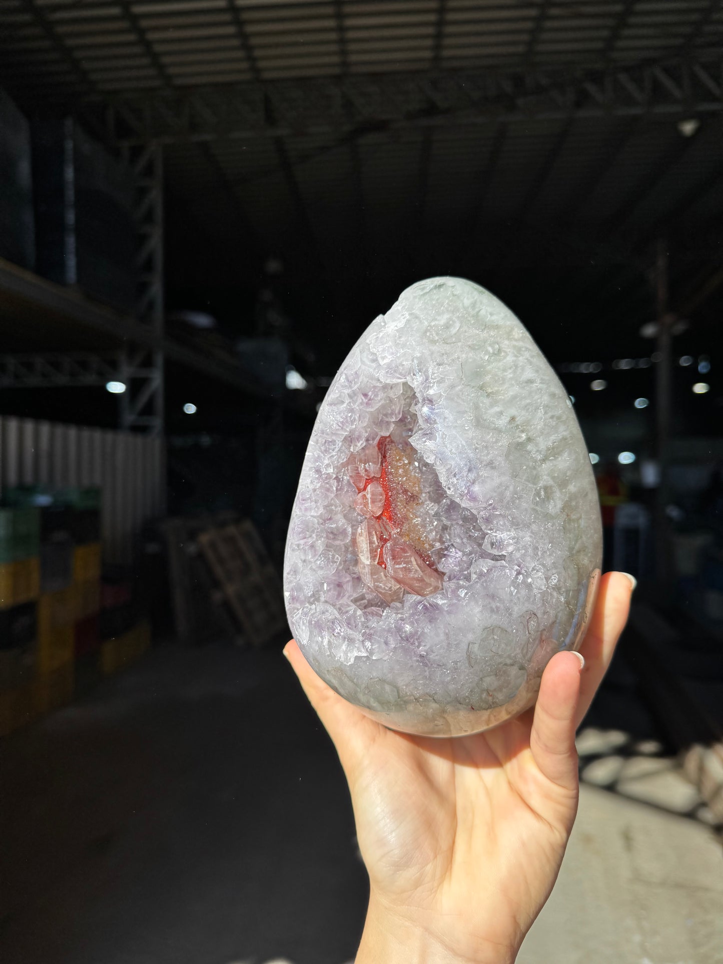 Big quartz hematite egg