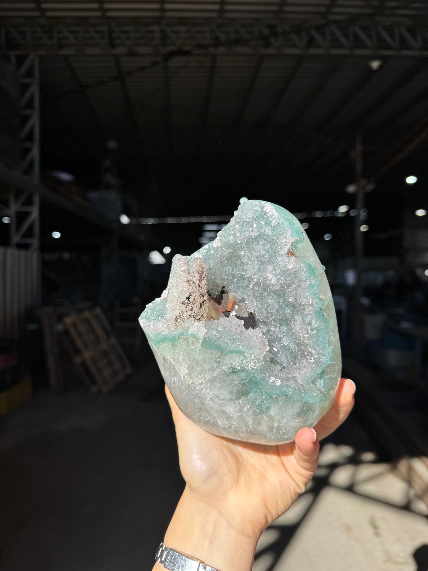 Big green quartz specimen piece