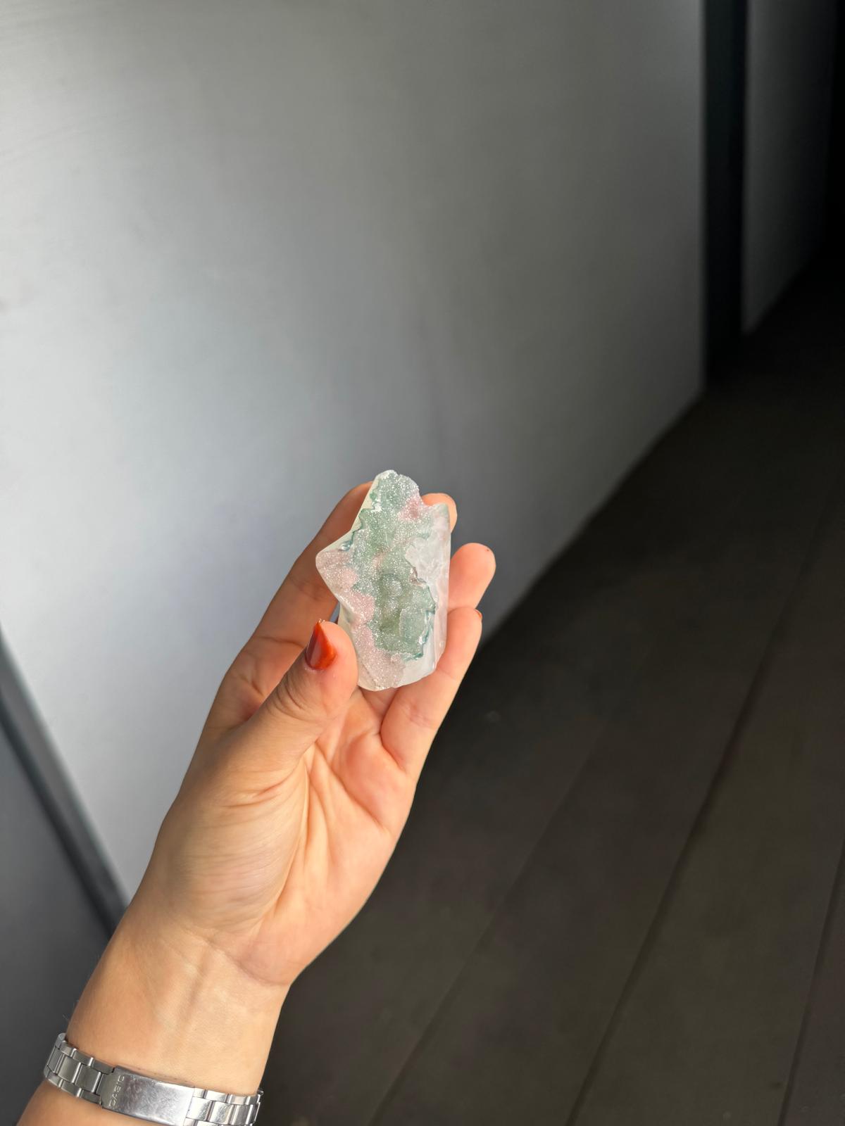 Baby green quartz ufreeform