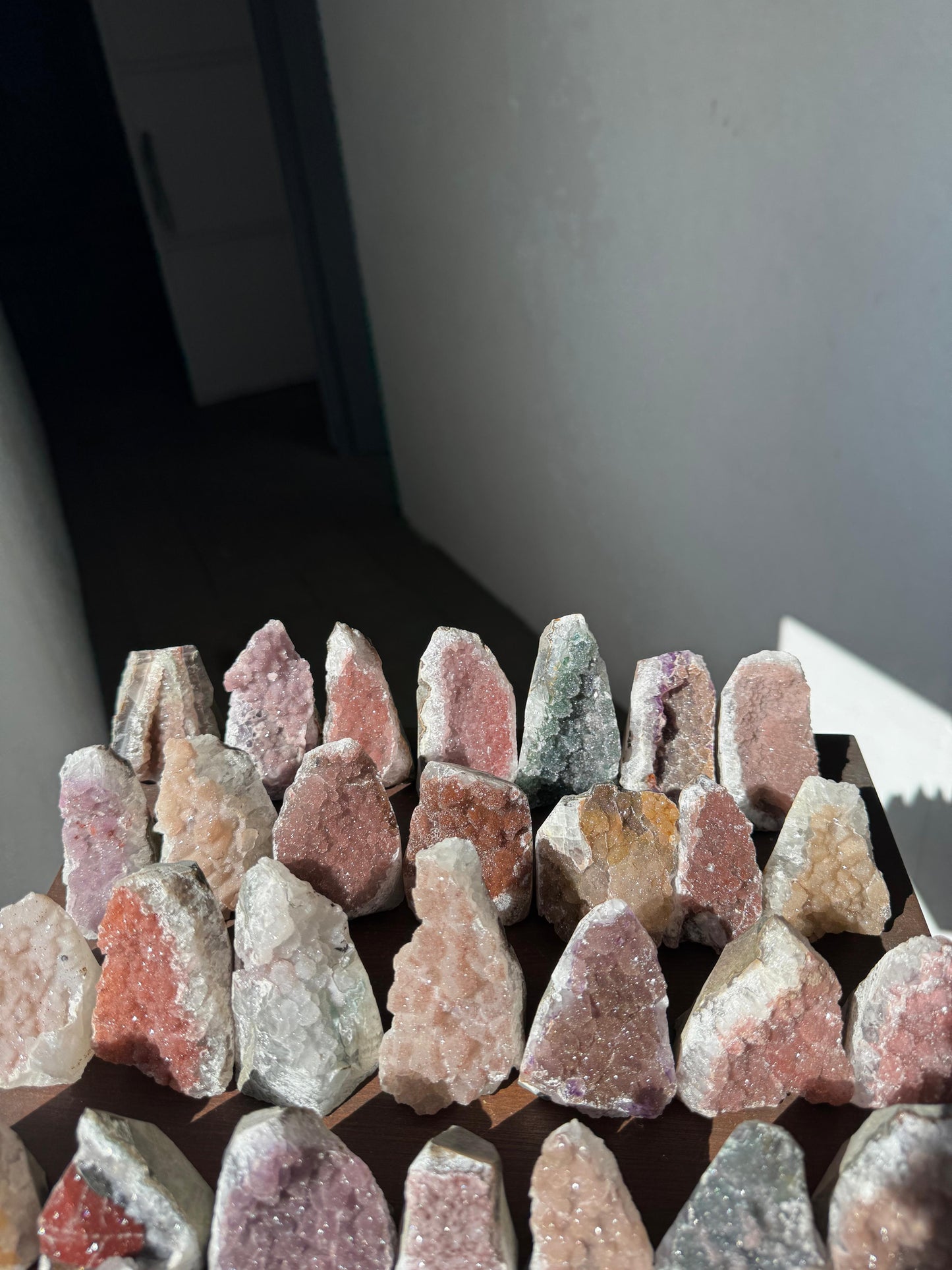 Mini Raw rainbow cut bases