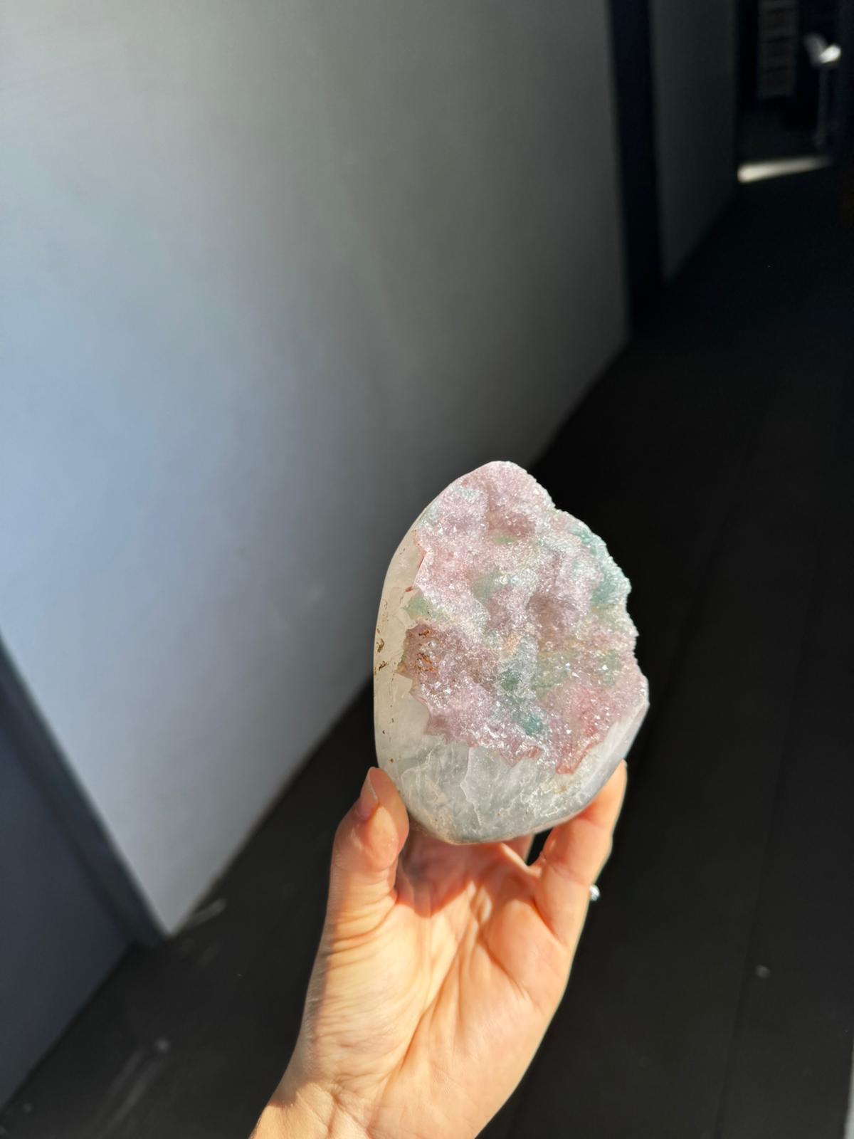 Special bicolor quartz cut base