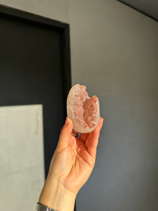 Baby pink quartz cut base