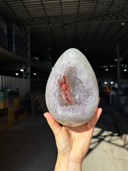 Big quartz hematite egg