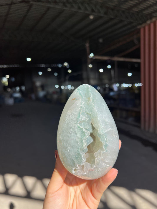 Fine rainbow all quartz egg