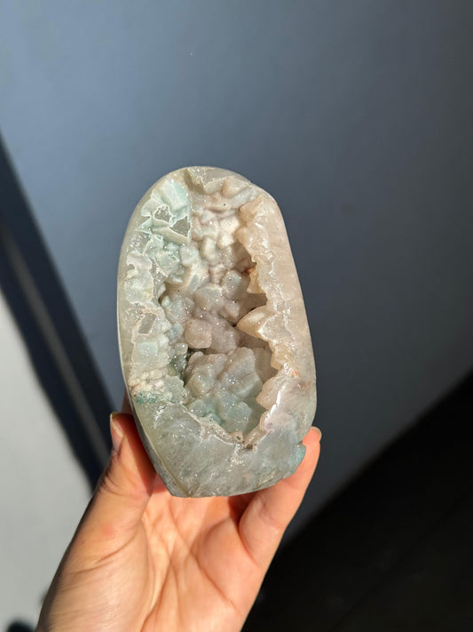 Green quartz cut base