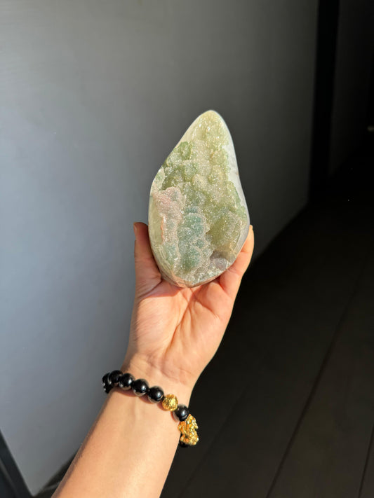 Green quartz rainbow piece