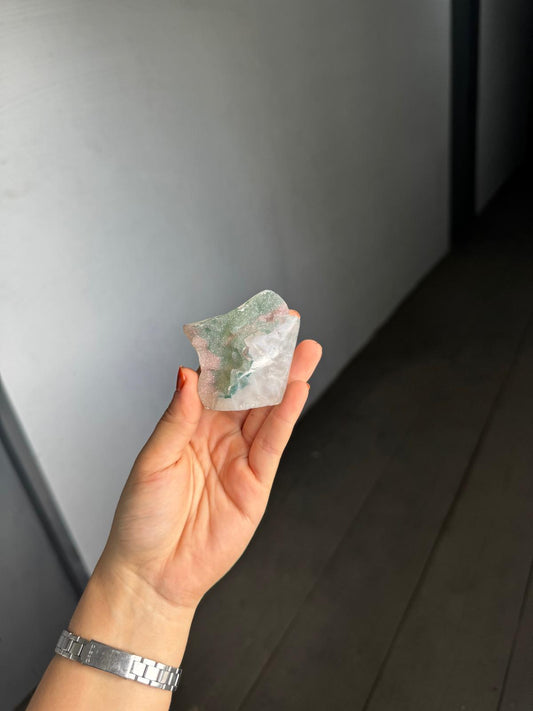 Baby green quartz ufreeform