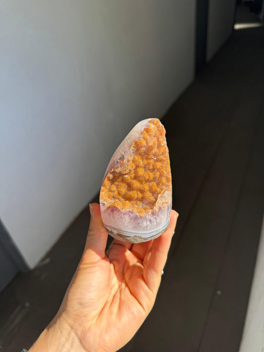 Golden amethyst cut base