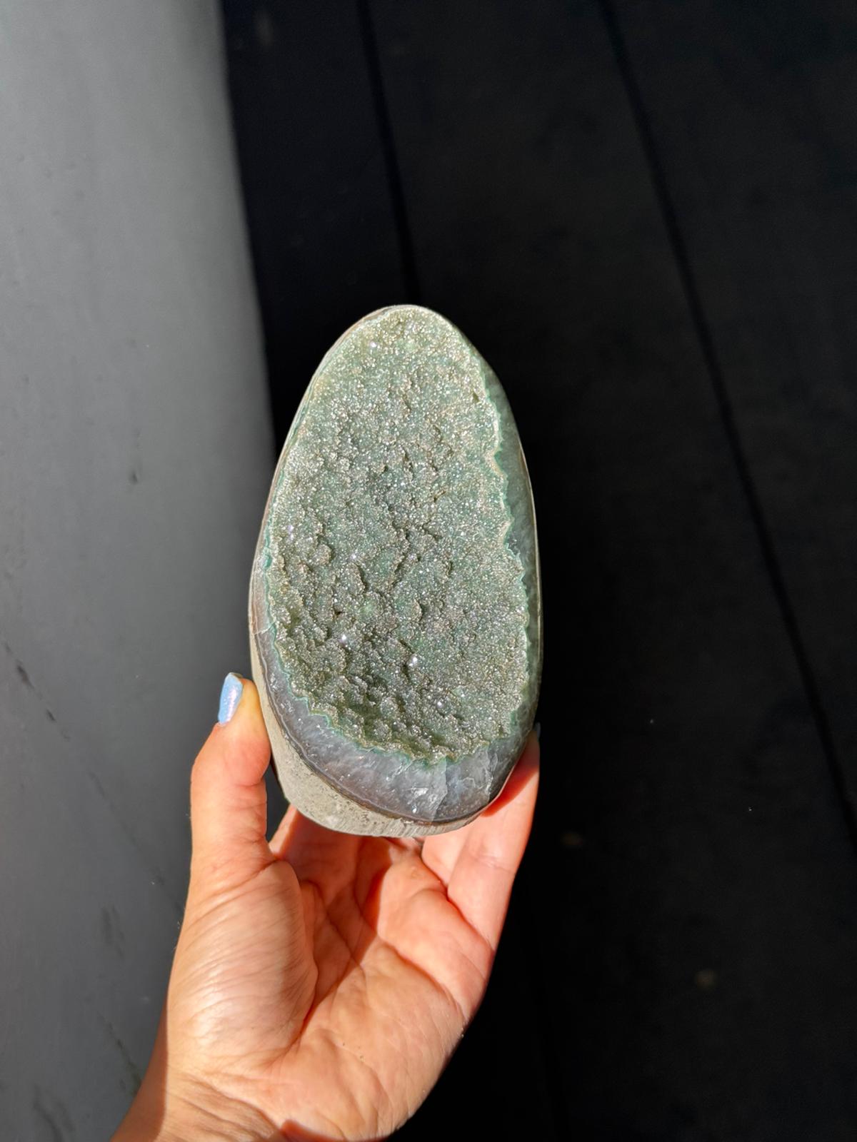 Green rainbow cut base