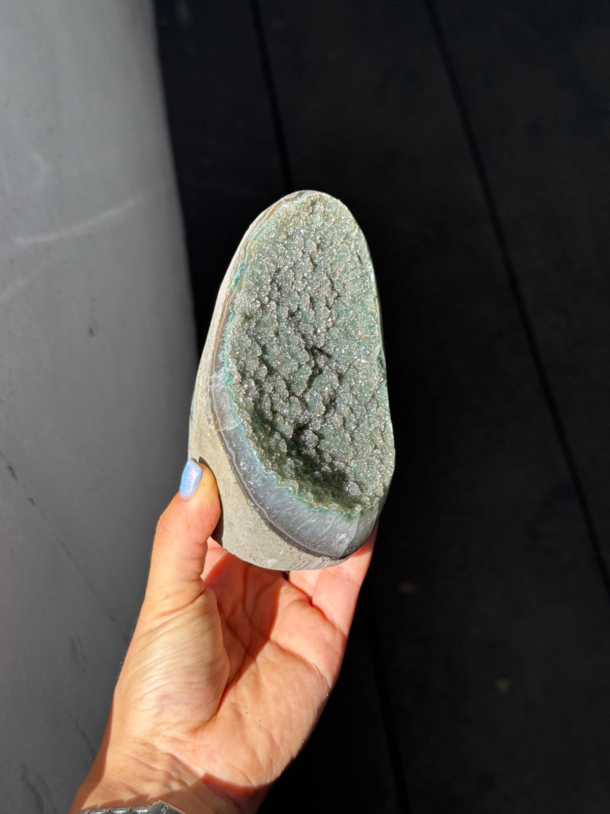 Green rainbow cut base